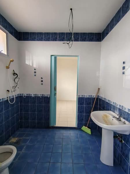 Semi-Detached House for Sale in Taman Sungai Ara (Sungai Ara) - Calvin Keoh - Bathroom - PropertyGuru.com.my