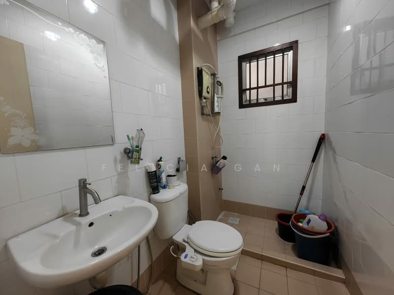 Pangsapuri untuk Disewa di Cahaya Permai - Felicia Gan - Bathroom - PropertyGuru.com.my