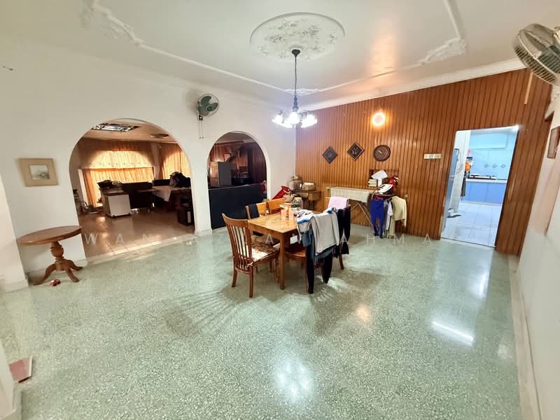 Bungalow for Sale in Klang (Selangor) - Wan Azlan Ahmad - Living Room - PropertyGuru.com.my