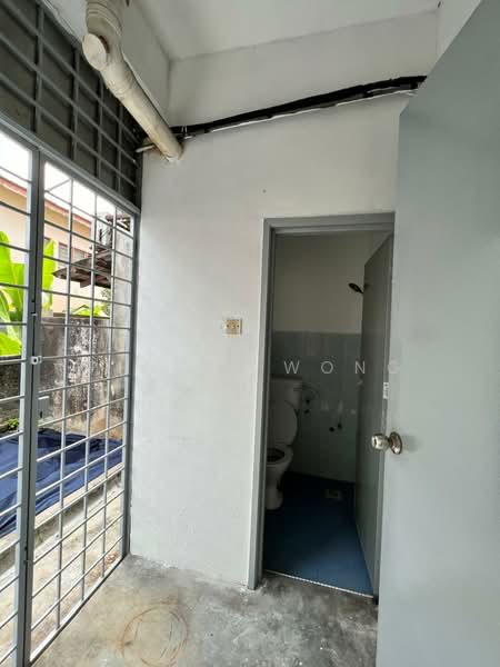 Semi-Detached House for Sale in Taman Equine (Seri Kembangan) - Philip Wong - Bathroom - PropertyGuru.com.my