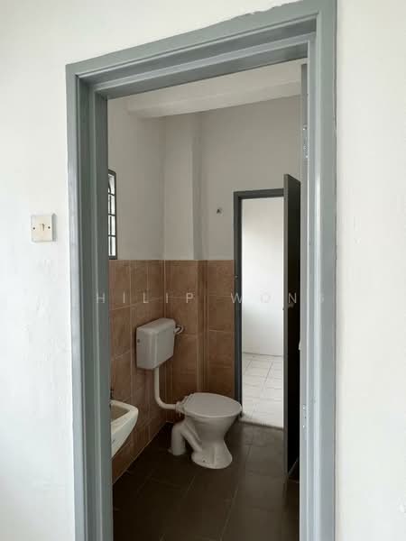 Semi-Detached House for Sale in Taman Equine (Seri Kembangan) - Philip Wong - Bathroom - PropertyGuru.com.my