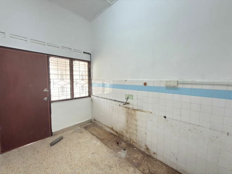 Rumah Berkembar untuk Dijual di Taman Sentosa (Johor Bahru) - Coco Lee - Kitchen - PropertyGuru.com.my