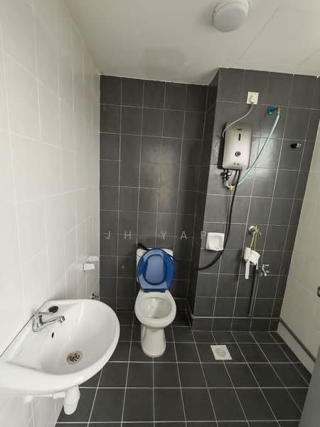 Kondominium untuk Disewa di Scott Towers @ Larkin JB - JH Yap - Bathroom - PropertyGuru.com.my