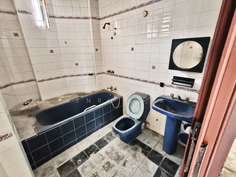 2-storey Terraced House for Sale in Taman Billion (Kuala Lumpur) - Henry Chia - Bathroom - PropertyGuru.com.my