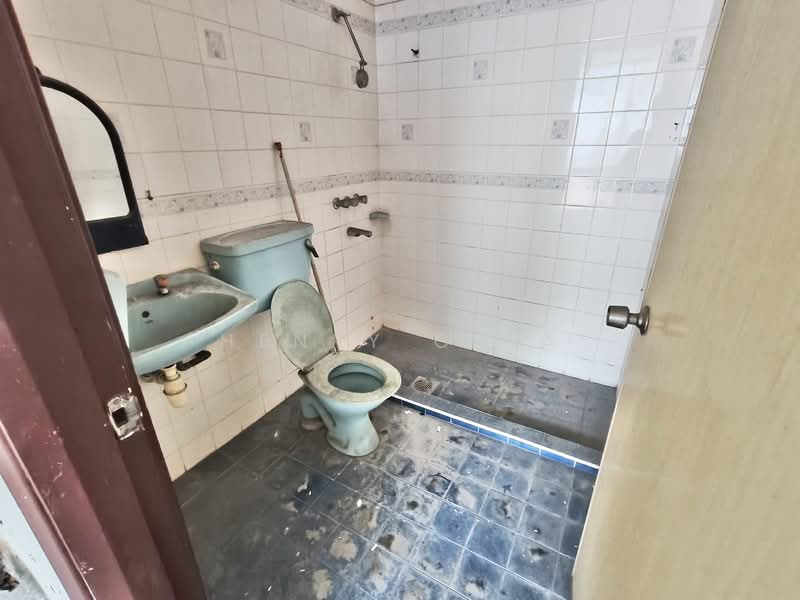 2-storey Terraced House for Sale in Taman Billion (Kuala Lumpur) - Henry Chia - Bathroom - PropertyGuru.com.my