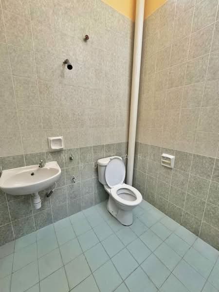 Rumah Berkembar untuk Dijual di Bandar Putra (Kulai) - Amir Faris Rusli - Bathroom - PropertyGuru.com.my