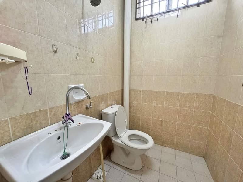 Rumah Berkembar untuk Dijual di Bandar Putra (Kulai) - Amir Faris Rusli - Bathroom - PropertyGuru.com.my