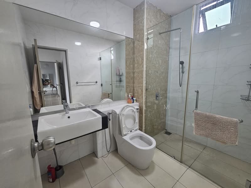 Service Residence for Sale at D'Summit Residences - Conny Lim - Bathroom - PropertyGuru.com.my