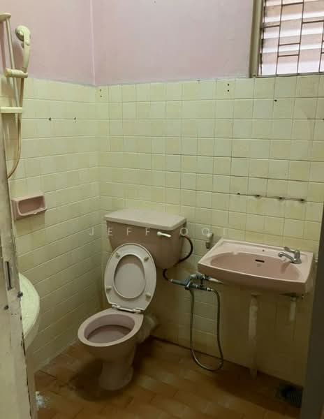 Bungalow for Rent in Taman Green Lane (Jelutong) - Jeff Ooi - Bathroom - PropertyGuru.com.my