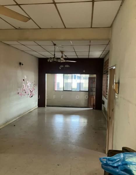 Bungalow for Rent in Taman Green Lane (Jelutong) - Jeff Ooi - Living Room - PropertyGuru.com.my