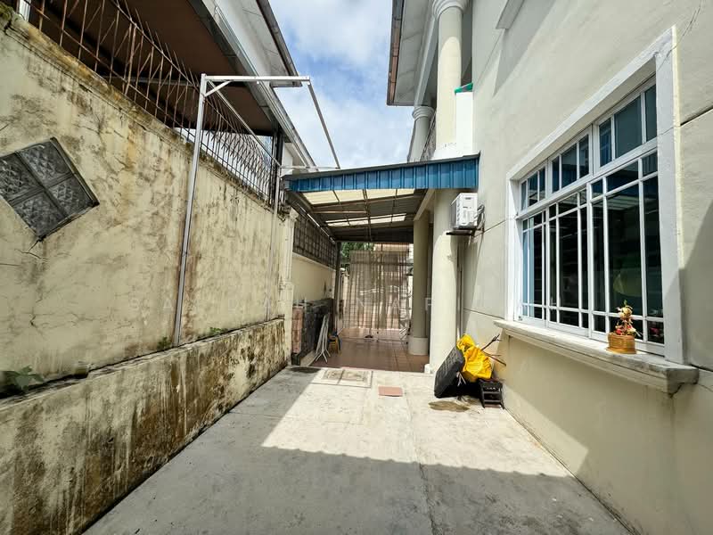 Semi-Detached House for Sale in Taman Seri Suria (Kluang) - Saedah Napisah - Exterior - PropertyGuru.com.my