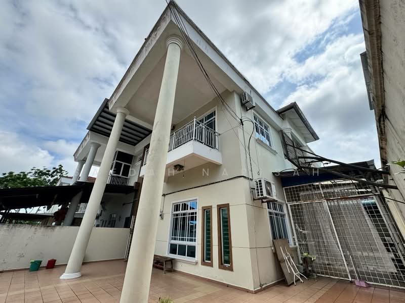 Semi-Detached House for Sale in Taman Seri Suria (Kluang) - Saedah Napisah - Exterior - PropertyGuru.com.my