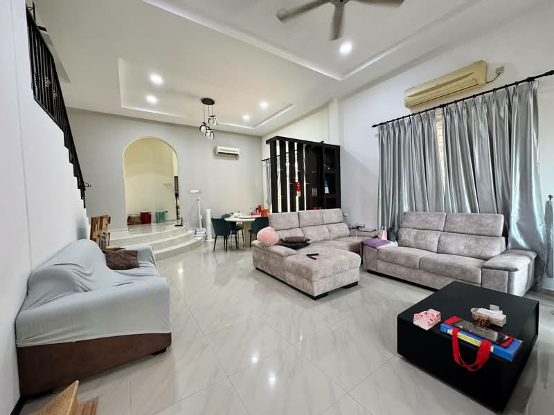 Semi-Detached House for Sale in Taman Seri Suria (Kluang) - Saedah Napisah - Living Room - PropertyGuru.com.my