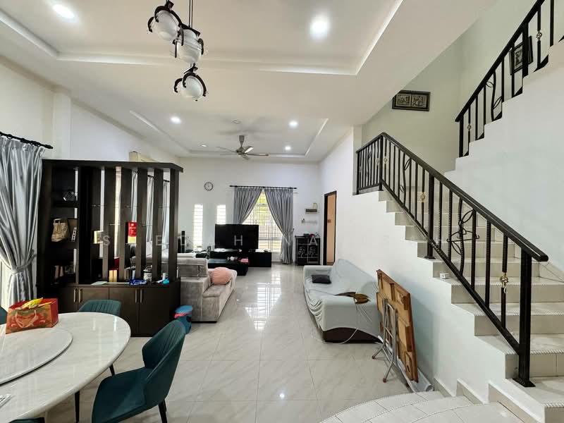 Semi-Detached House for Sale in Taman Seri Suria (Kluang) - Saedah Napisah - Living Room - PropertyGuru.com.my