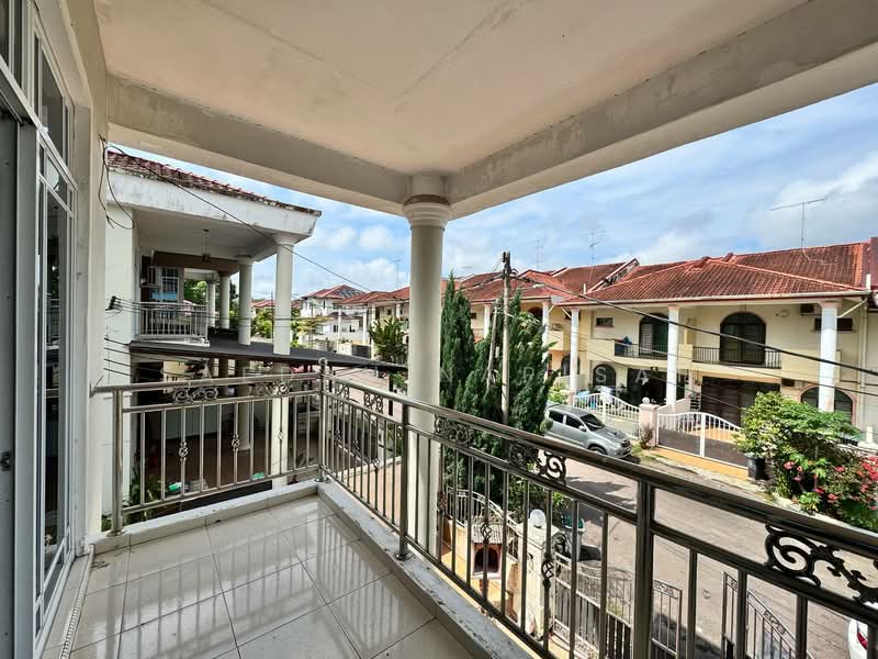 Semi-Detached House for Sale in Taman Seri Suria (Kluang) - Saedah Napisah - Balcony - PropertyGuru.com.my