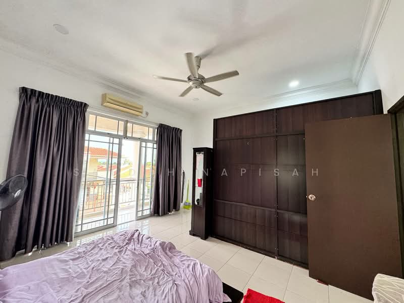 Semi-Detached House for Sale in Taman Seri Suria (Kluang) - Saedah Napisah - Bedroom - PropertyGuru.com.my