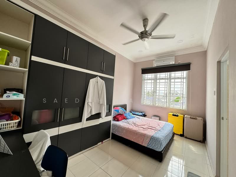 Semi-Detached House for Sale in Taman Seri Suria (Kluang) - Saedah Napisah - Bedroom - PropertyGuru.com.my