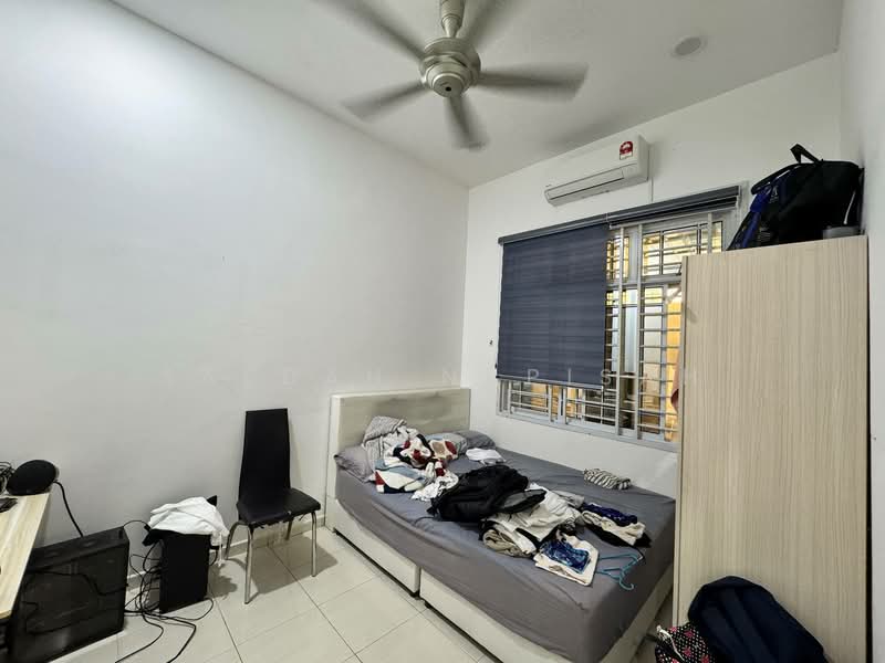 Semi-Detached House for Sale in Taman Seri Suria (Kluang) - Saedah Napisah - Bedroom - PropertyGuru.com.my