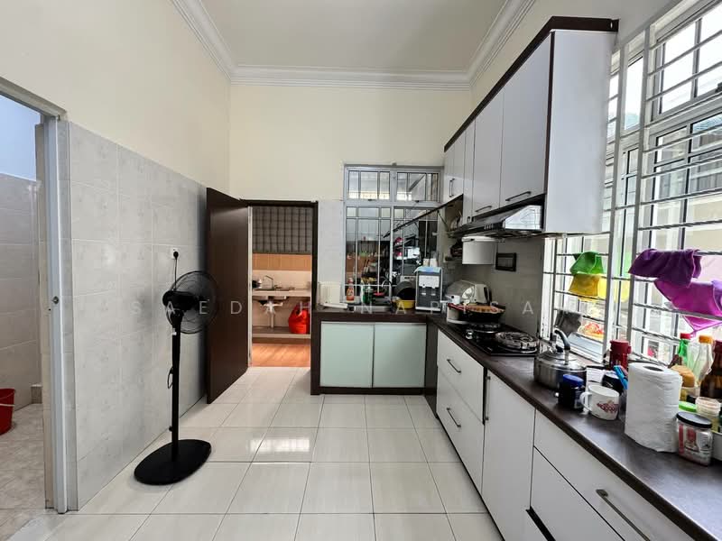 Semi-Detached House for Sale in Taman Seri Suria (Kluang) - Saedah Napisah - Kitchen - PropertyGuru.com.my