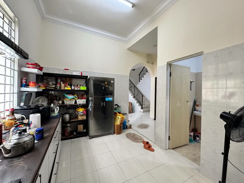 Semi-Detached House for Sale in Taman Seri Suria (Kluang) - Saedah Napisah - Kitchen - PropertyGuru.com.my
