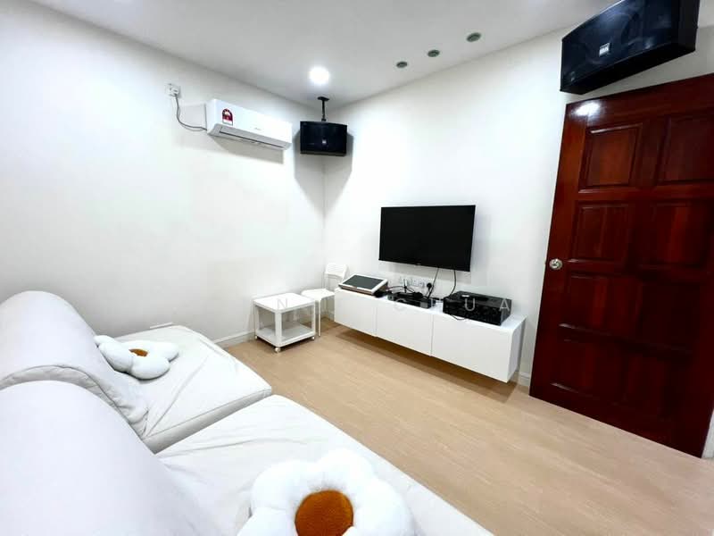 2-storey Terraced House for Sale in Taman Pelangi (Johor Bahru) - Fennie Chua - Living Room - PropertyGuru.com.my