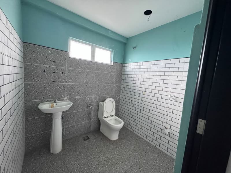 Shop / Office for Rent in Bukit Rambai (Melaka) - Wesley Tan - Bathroom - PropertyGuru.com.my
