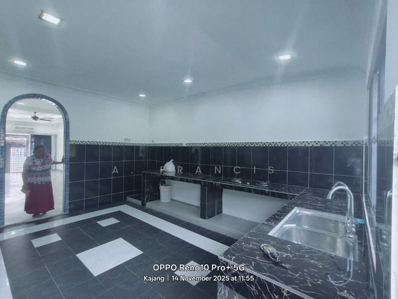 Rumah Teres 1 Tingkat untuk Dijual di Balakong (Selangor) - A. Francis - Kitchen - PropertyGuru.com.my
