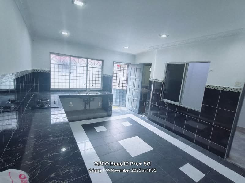 Rumah Teres 1 Tingkat untuk Dijual di Balakong (Selangor) - A. Francis - Kitchen - PropertyGuru.com.my