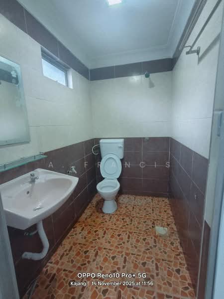 Rumah Teres 1 Tingkat untuk Dijual di Balakong (Selangor) - A. Francis - Bathroom - PropertyGuru.com.my