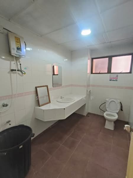 Condominium for Rent at Marina Court Resort Condominium - Stev Yap - Bathroom - PropertyGuru.com.my