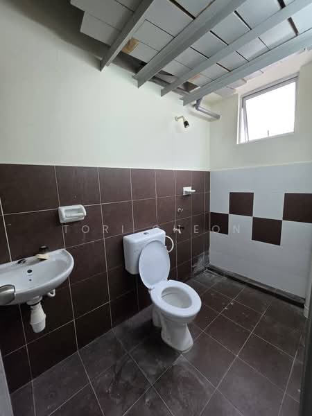 Shop for Rent in Taman Kempas Indah (Tebrau) - Tori Cheon - Bathroom - PropertyGuru.com.my