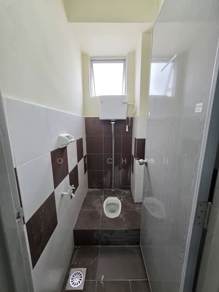 Shop for Rent in Taman Kempas Indah (Tebrau) - Tori Cheon - Bathroom - PropertyGuru.com.my