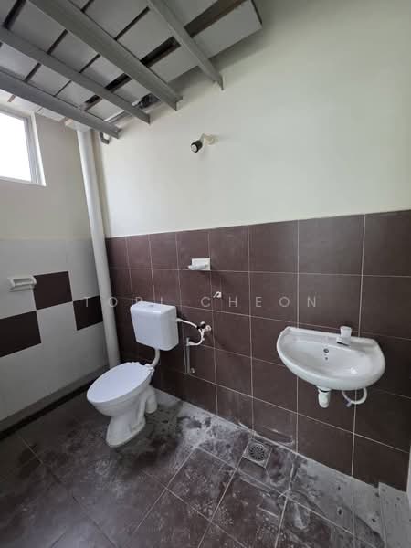Shop for Rent in Taman Kempas Indah (Tebrau) - Tori Cheon - Bathroom - PropertyGuru.com.my