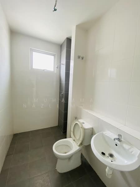 Rumah Teres 2 Tingkat untuk Dijual di Kota Kemuning (Shah Alam) - Muhammad Nazli Mohd Amin - Bathroom - PropertyGuru.com.my