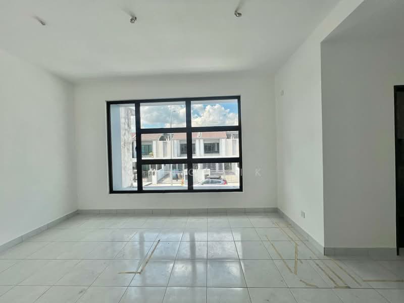 2-storey Terraced House for Sale in Taman Austin Duta (Tebrau) - Fong Lik - Living Room - PropertyGuru.com.my