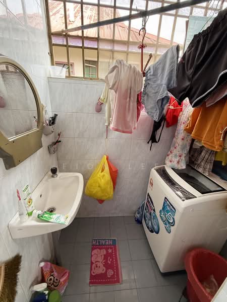 Flat for Sale at Taman Daya - Jalan Nibong 28 - Fion Lee - Bathroom - PropertyGuru.com.my
