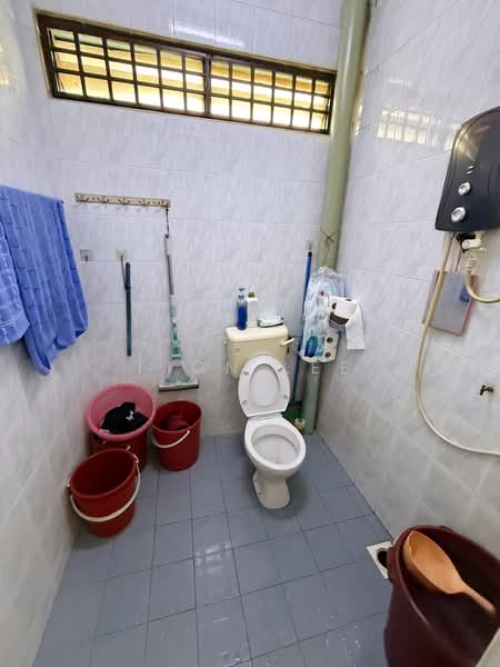 Flat for Sale at Taman Daya - Jalan Nibong 28 - Fion Lee - Bathroom - PropertyGuru.com.my