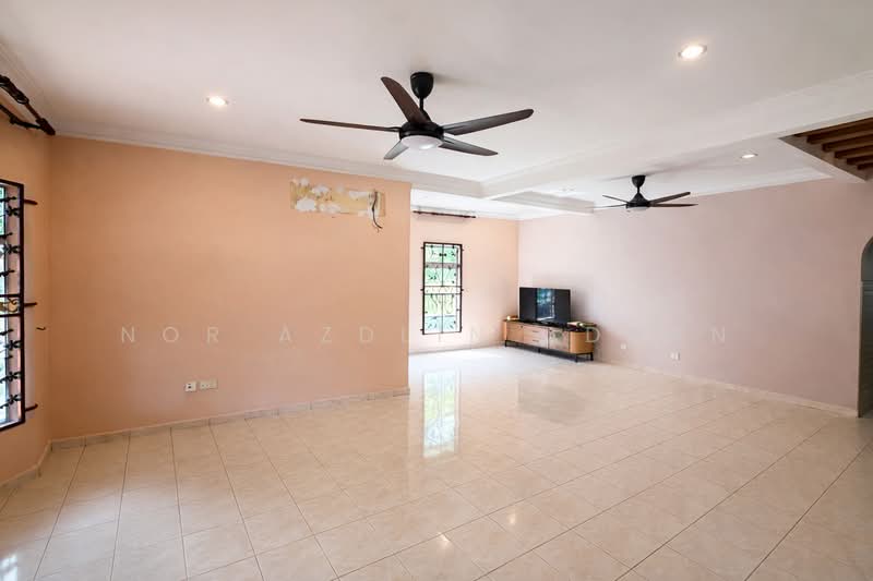 2-storey Terraced House for Sale in Bandar Mahkota Cheras (Cheras) - Nor Azdlin Adnan - Living Room - PropertyGuru.com.my