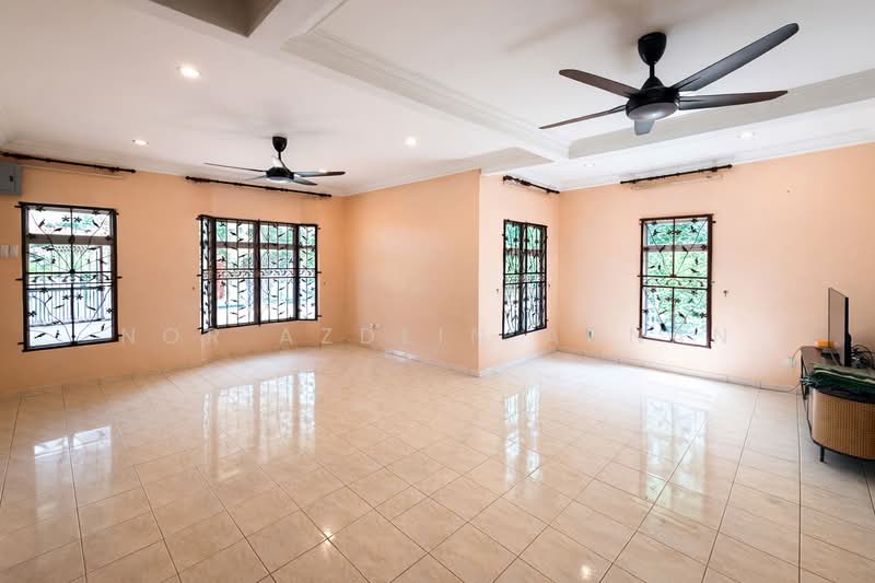 2-storey Terraced House for Sale in Bandar Mahkota Cheras (Cheras) - Nor Azdlin Adnan - Living Room - PropertyGuru.com.my
