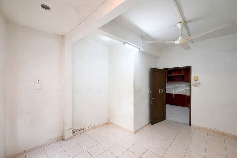 2-storey Terraced House for Sale in Bandar Mahkota Cheras (Cheras) - Nor Azdlin Adnan - Kitchen - PropertyGuru.com.my