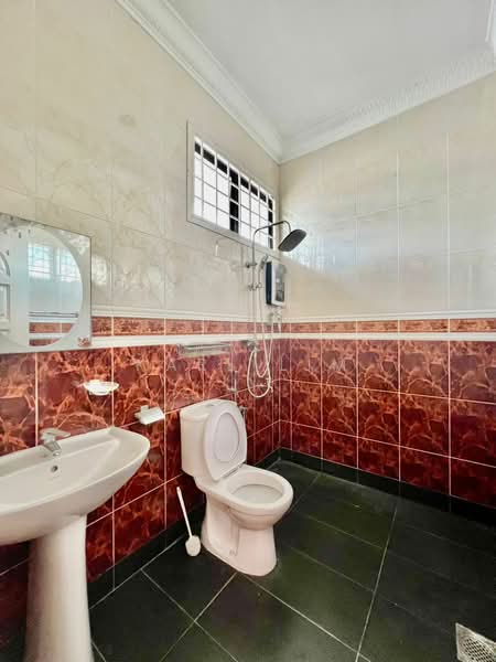 Semi-Detached House for Sale in Taman Molek (Johor Bahru) - Karl Lim - Bathroom - PropertyGuru.com.my