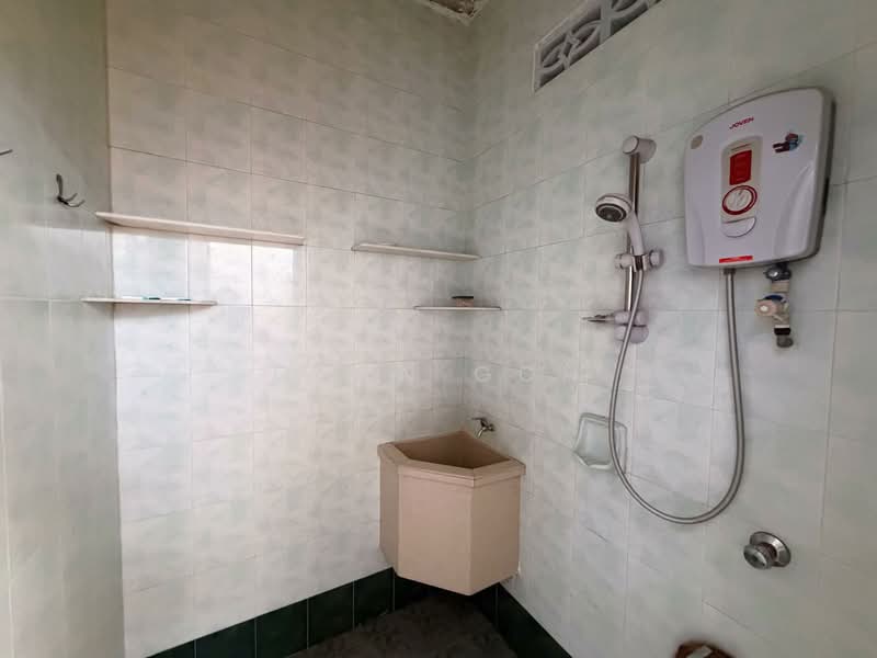 2-storey Terraced House for Sale in Taman Desa Green (Jelutong) - Qyan Goh - Bathroom - PropertyGuru.com.my