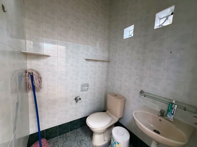 2-storey Terraced House for Sale in Taman Desa Green (Jelutong) - Qyan Goh - Bathroom - PropertyGuru.com.my