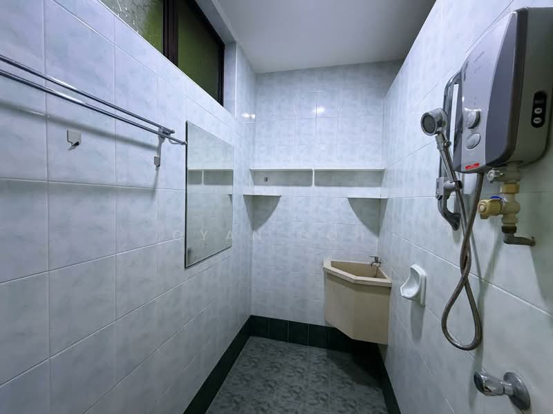 2-storey Terraced House for Sale in Taman Desa Green (Jelutong) - Qyan Goh - Bathroom - PropertyGuru.com.my