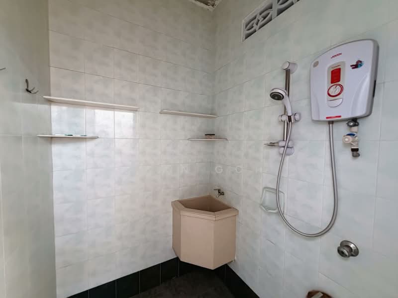 Rumah Teres 2 Tingkat untuk Dijual di Taman Desa Green (Jelutong) - Qyan Goh - Bathroom - PropertyGuru.com.my