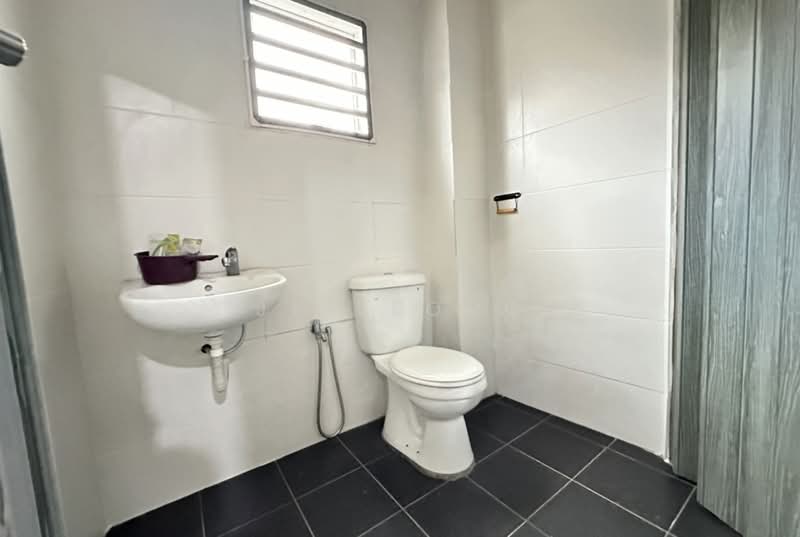 Flat for Sale at Taman Desa Ablelink - JK Leong - Bathroom - PropertyGuru.com.my