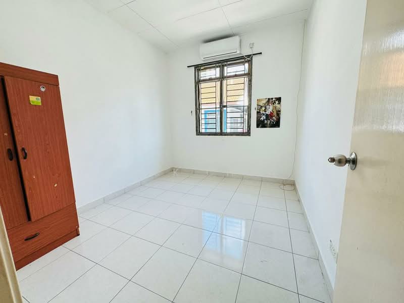 2-storey Terraced House for Sale in Taman Mount Austin (Tebrau) - Zack Chow - Bedroom - PropertyGuru.com.my