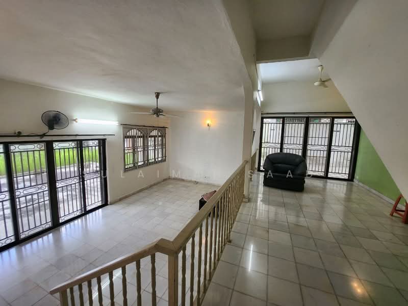 Bungalow for Sale in Taman Lake View (Taiping) - Sulaiman Saad - Living Room - PropertyGuru.com.my