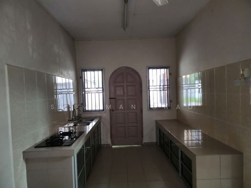 Bungalow for Sale in Taman Lake View (Taiping) - Sulaiman Saad - Kitchen - PropertyGuru.com.my