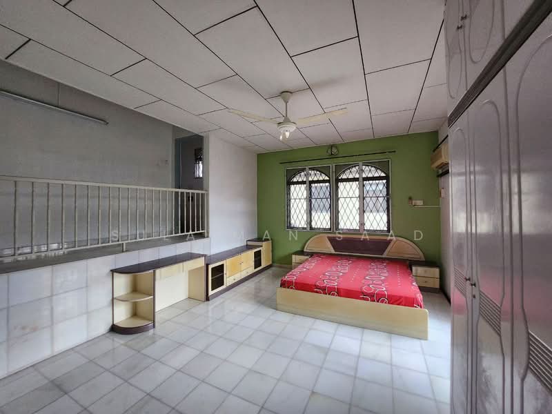 Bungalow for Sale in Taman Lake View (Taiping) - Sulaiman Saad - Bedroom - PropertyGuru.com.my